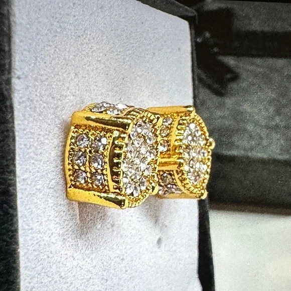 CZ Elegant Gold and Silver Stud Earrings. Boxed ready to gift. - Picture 8 of 11